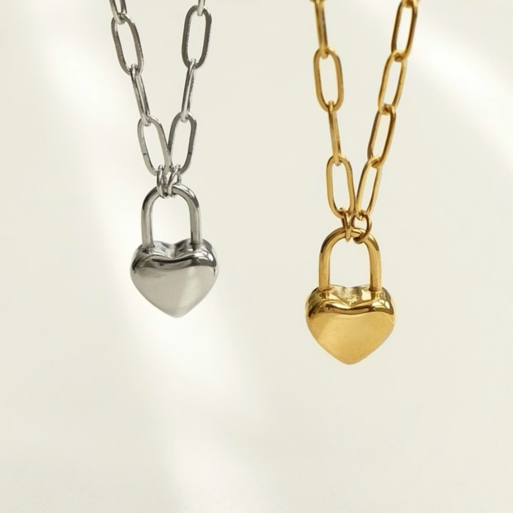 Heart Lock Link Chain Necklace | Gold Plated Stainless Steel - Picture 3 of 5